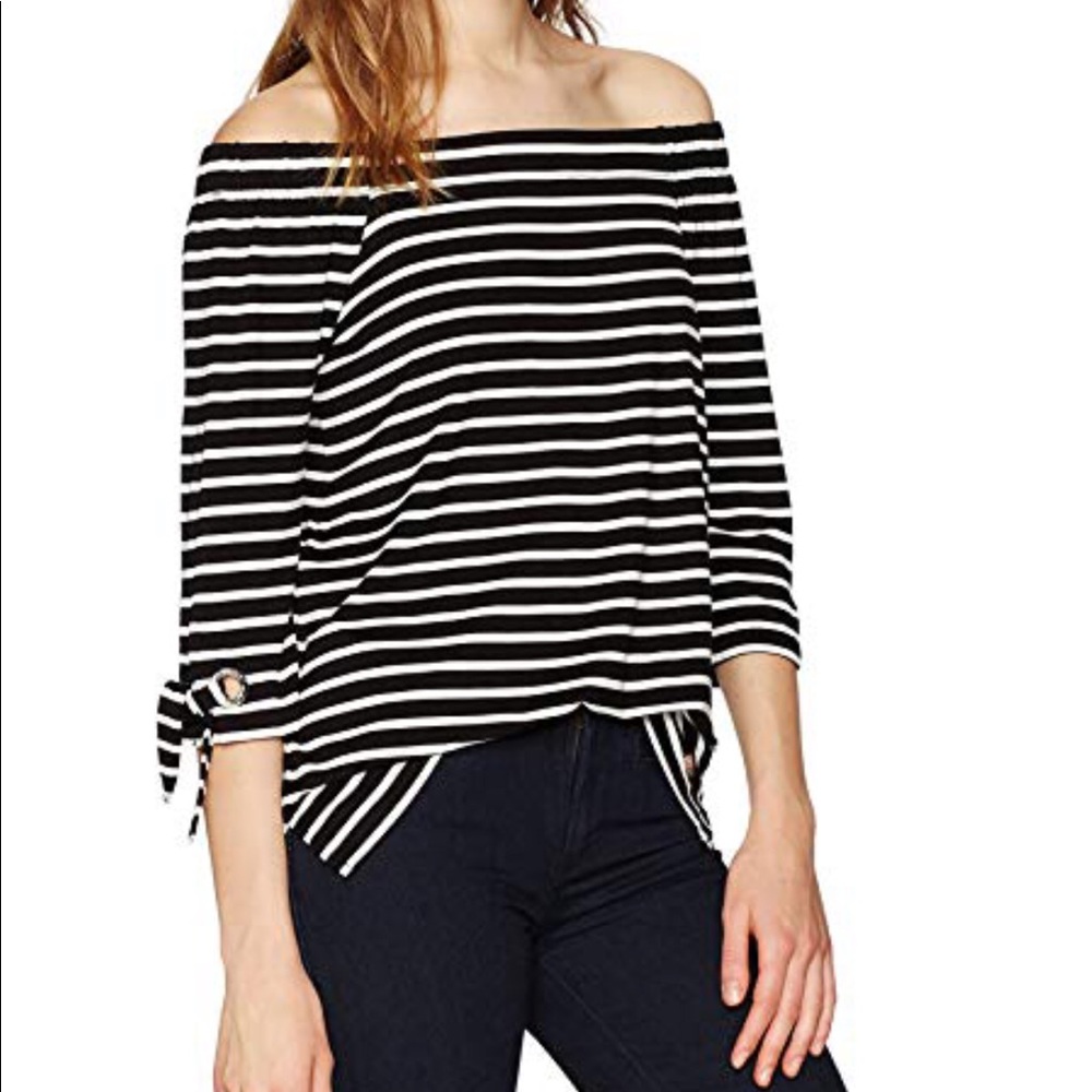 CK off shoulder top